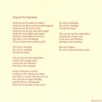 Kate Bush - wkładka do singla (tekst utworu) [wydanie brytyjskie w kartoniku] 'King of the Mountain'