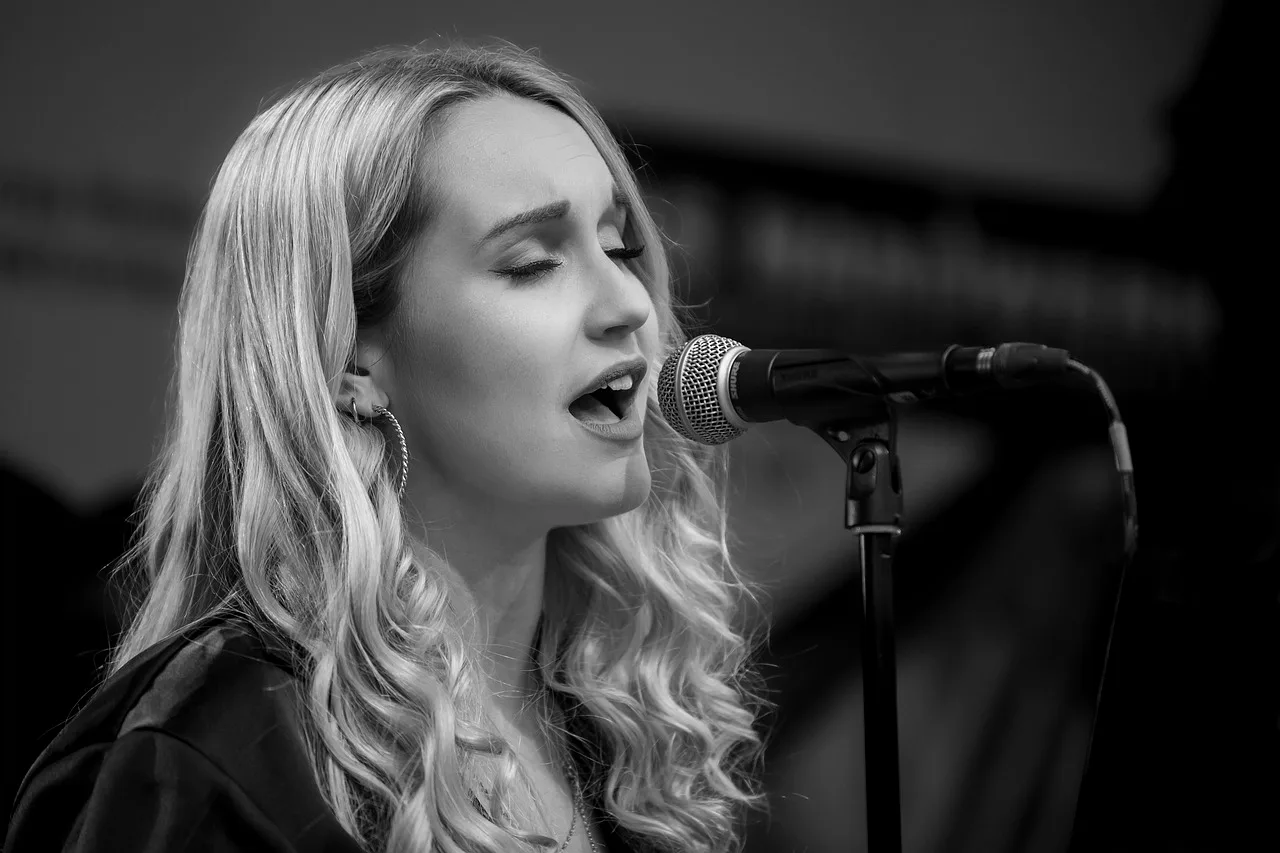 Hip-hop a moda: Jak raperzy kształtują styl