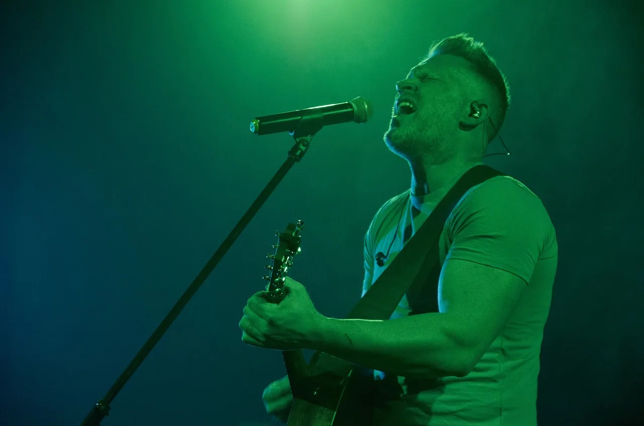 5 francuskich piosenkarzy, których warto poznać