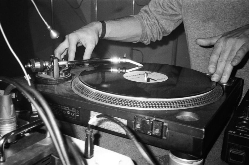 Gdzie legalnie szukać nieoficjalnych bootlegów i unreleased tracków ulubionych artystów?